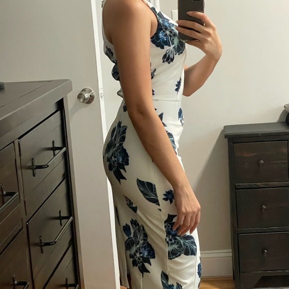 Floral Fitted Midi Dress - Picture 3 of 6